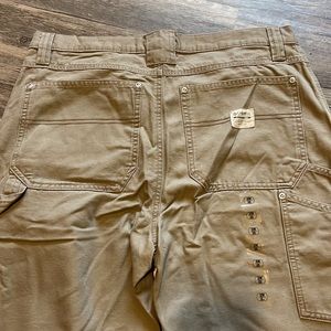COLUMBIA MEN’S CARGO PANTS. SIZE 32x32. NEVER WORN.